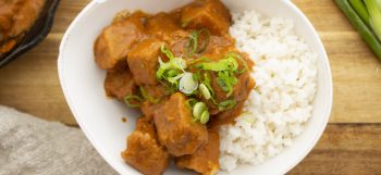 Tempeh with spicy peanut sauce